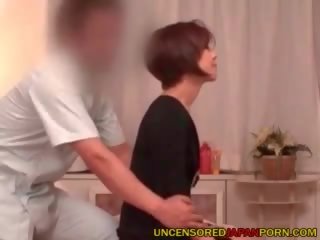 Necenzūruotos japoniškas porno masažas kambarys seksas su karštas milf