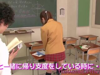 Japanese Schoolgirl Sucking Cock in Classroom: Free Porn af