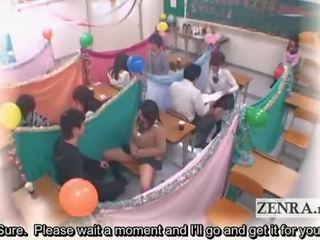 Subtitriem japāna skolnieces klasesistaba masturbācija cafe
