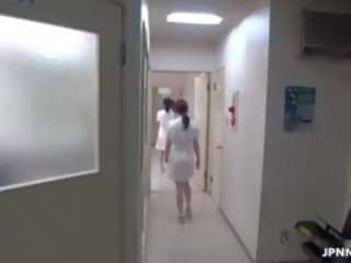 Japonesa enfermeira fica marota com um virado em part6